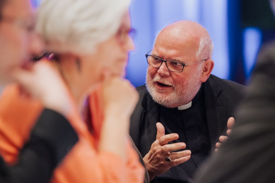 Kardinal Reinhard Marx im Gespräch beim Seelsorgetag