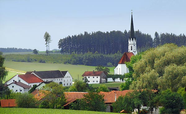 St. Johannes der Täufer Aspertsham, Aspertsham Dorf