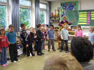 Bild: Kinder singen