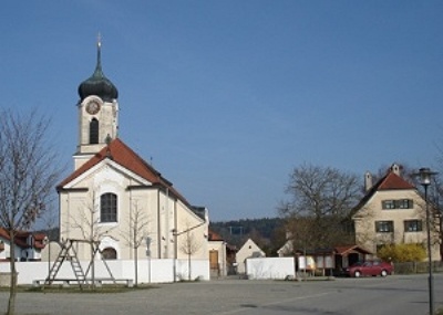 Mittergars Kirche und Pfarrhaus