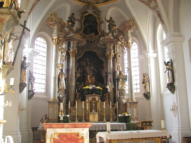 Altarraum Pfarrkirche Forstinning