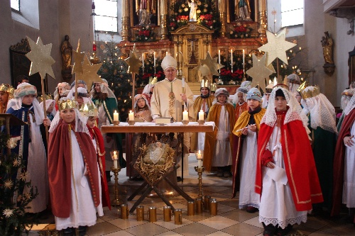 Weihbischof Dietl feiert den Sternsingergottesdienst