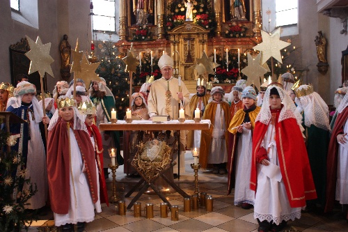 Weihbischof Dietl feiert den Sternsingergottesdienst