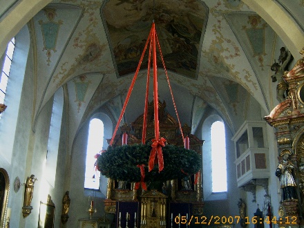 Adventkranz in der Pfarrkirche