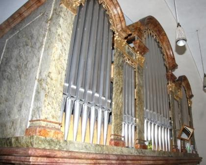 "Rohner"-Orgel im alten Gehäuse