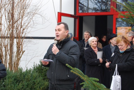 Pater Vislav eröffnet den Adventsbasar