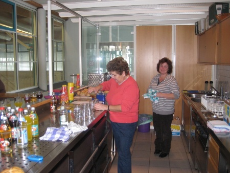 Helferinnen in der Küche
