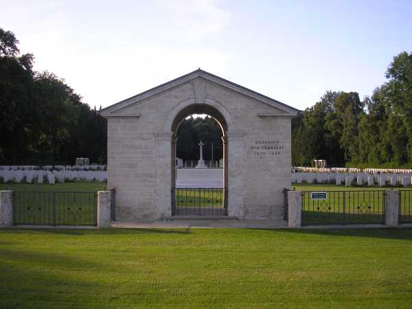 Tor zum Friedhof