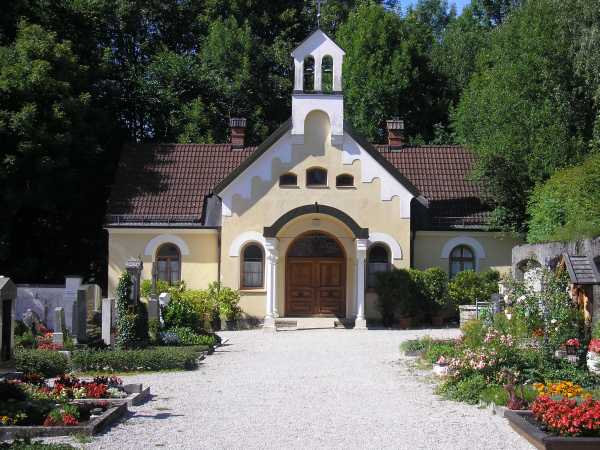 Aussegnungshalle außen