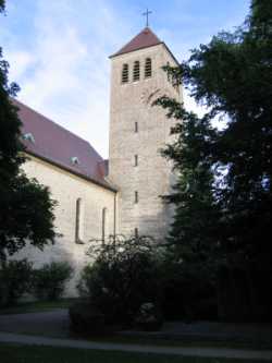 St. Konrad Kirche Hochformat