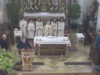 Am Ende des Gottesdienstes lud Peter Langlinderer zum Gruppenfoto ein