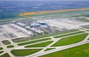 3. Start- und Landebahn Münchner Flughafen im Erdinger Moos