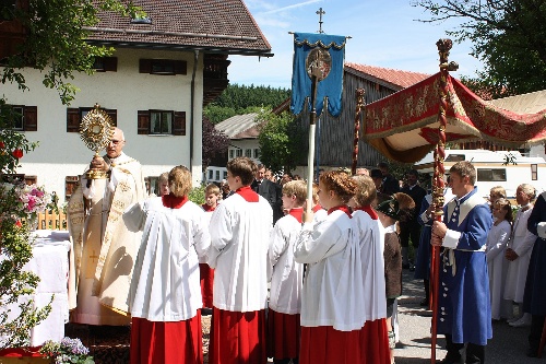 Fronleichnamsprozession Segen am Feldaltar