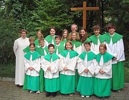 Gruppenbild mit neuen Ministranten in St. Otto