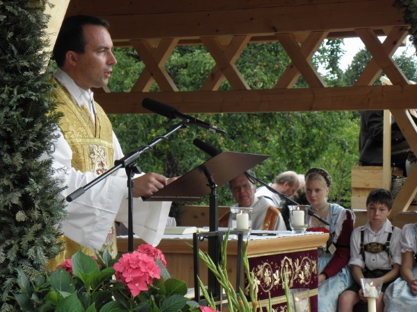Pfarrer Johannes Palus beim Festgottesdienst