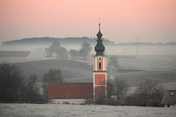 2012 Kirche Herbst rot