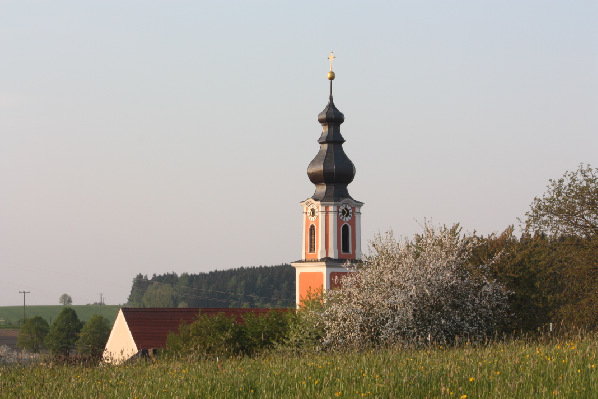 2012 Kirche von Lohmeier Berg her