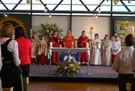 Pfarrer Vislav , P. Ivo und Gemeindereferentin Sieglinde Seidl