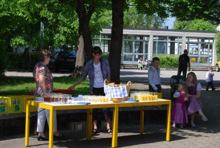 Vorbereitung Stehempfang im Brunnenhof