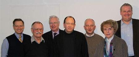 (von links)Prinz Wolfgang, Dr. Klaus Mölter, Alfred Zausinger, Dr. Hanns-Michael Küpper, Pfarrer Augustinus Bauer, Franz Wamsler, Marianne Keller<br/><br/>Nicht im Bild: Karl-Heinz Lindemeir