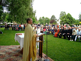 Fronleichnamsgottesdienst auf der Eichendorffwiese