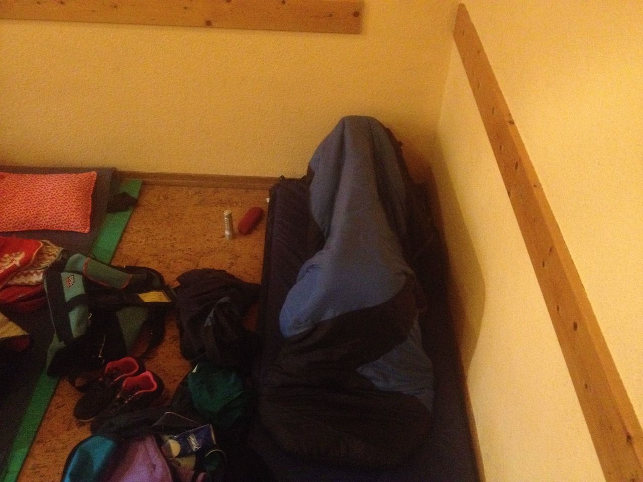 Spielenacht im Oktober 2013 - Unter der Decke versteckt eine Leiterin wohl noch nicht fotohübsch...