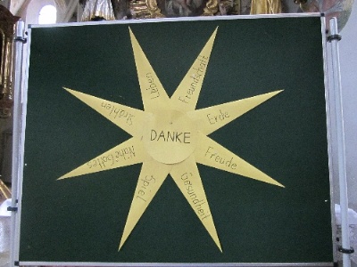 Diesen Stern fertigten die Kinder beim Erntedankfest 2013