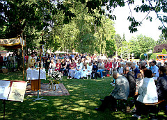 Fronleichnamsgottesdienst auf der Eichendorffwiese