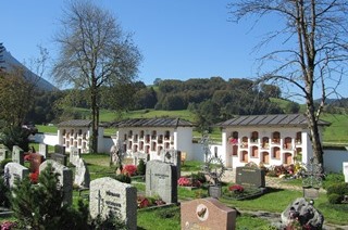 Urnenmauer Friedhof (53)