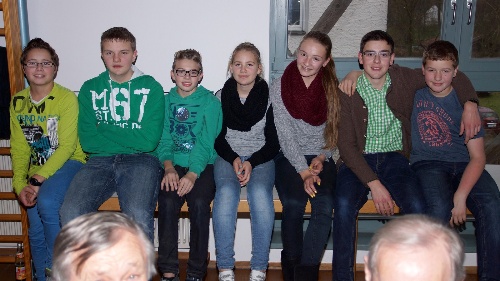 Kinder auf der Bank
