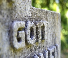 PF_ST_Georg_Gott_Relief_auf_Grabstein