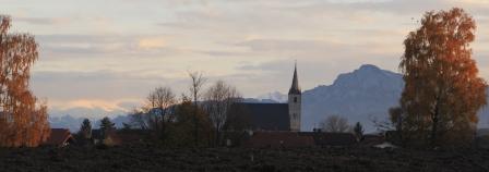 Herbstlandschaft mit Kirche St. Johann Baptist Petting