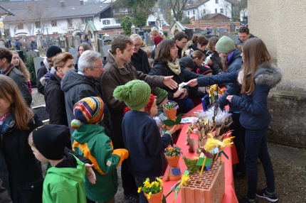 2015 Firmung Basteln für den Osterbazar 04_430