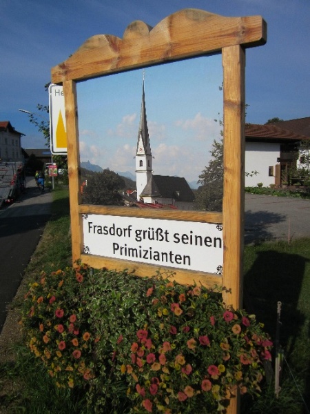 Frasdorf grüßt seinen Primizianten