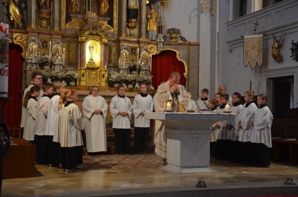 20151122 Ministranteneinführung und Adventskranzverkauf_01