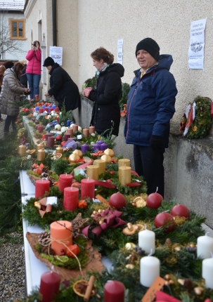 20151122 Ministranteneinführung und Adventskranzverkauf_02