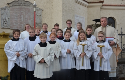 20151122 Ministranteneinführung und Adventskranzverkauf_04