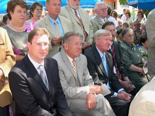 Die Vertreter der Politik: Landrat Martin Bayerstorfer, Altlandrat Xaver Bauer, Staatsminister Hans Zehetmair und Bürgermeister Hans Wiesmaier.