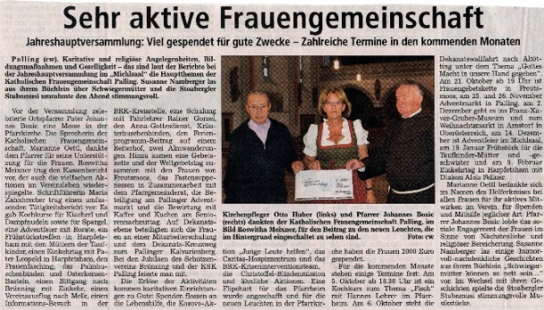 Bericht JHV 2011-Christina Waldherr mit Foto Überreichung Spende für Lampen in der Pfarrkirche 2000 EUR-Foto Christina Waldherr