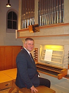 Schlesischer Organist an der Orgel in St. Otto