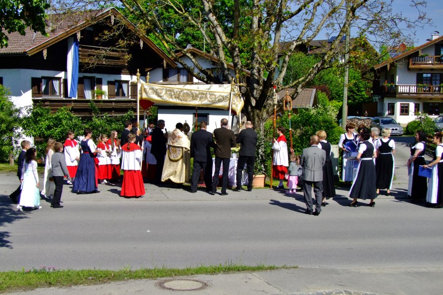 Am ersten Altar