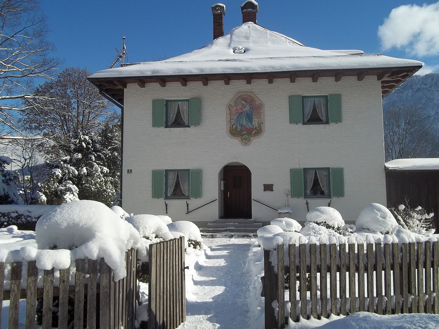 Vor dem Pfarrhof