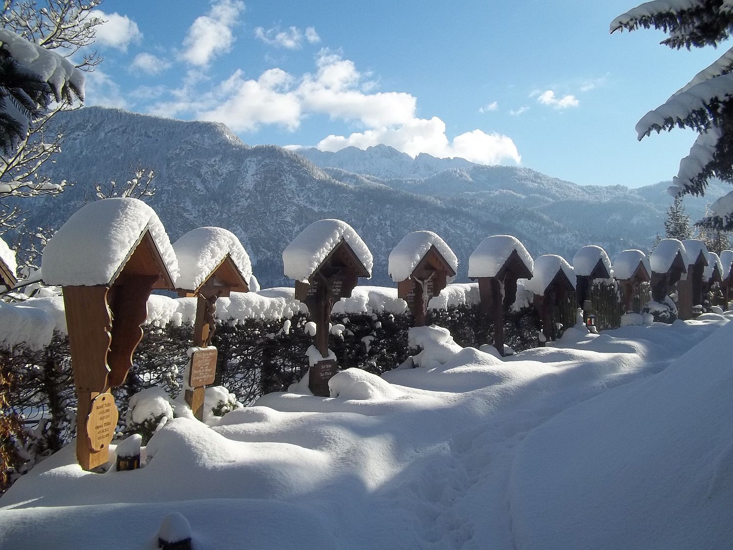 Gräber im Schnee