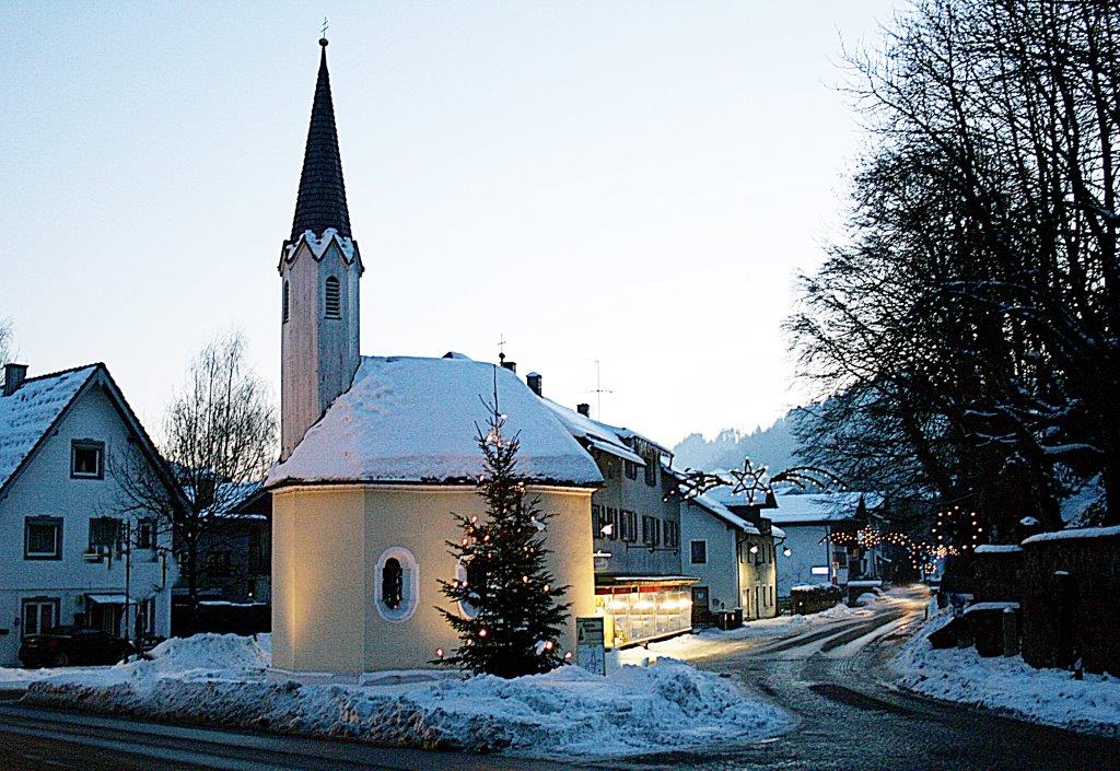 Kapelle bei Nacht