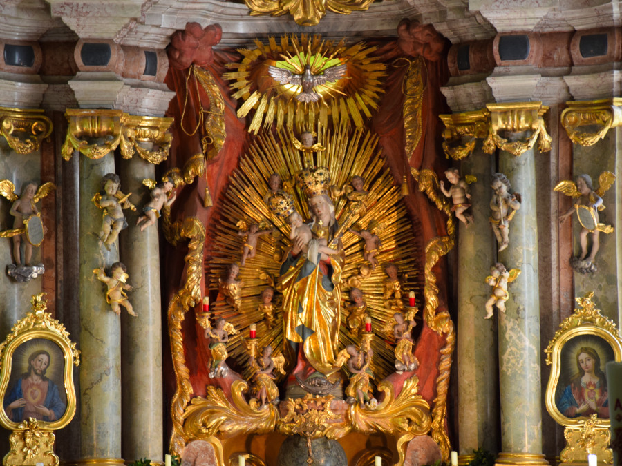 Maria Altenburg, Altar