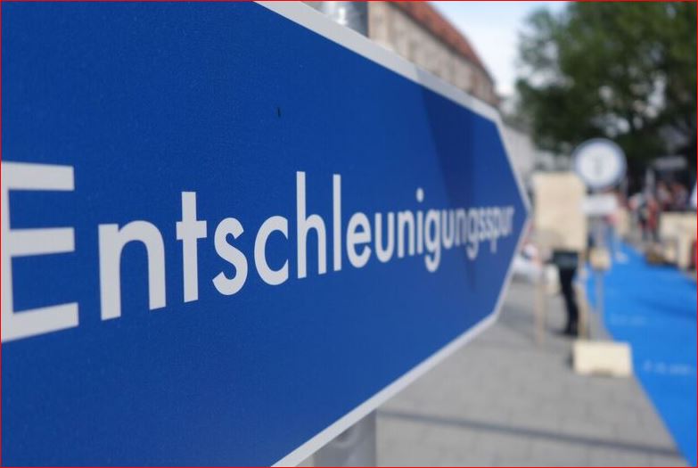 Entschleunigungsspur