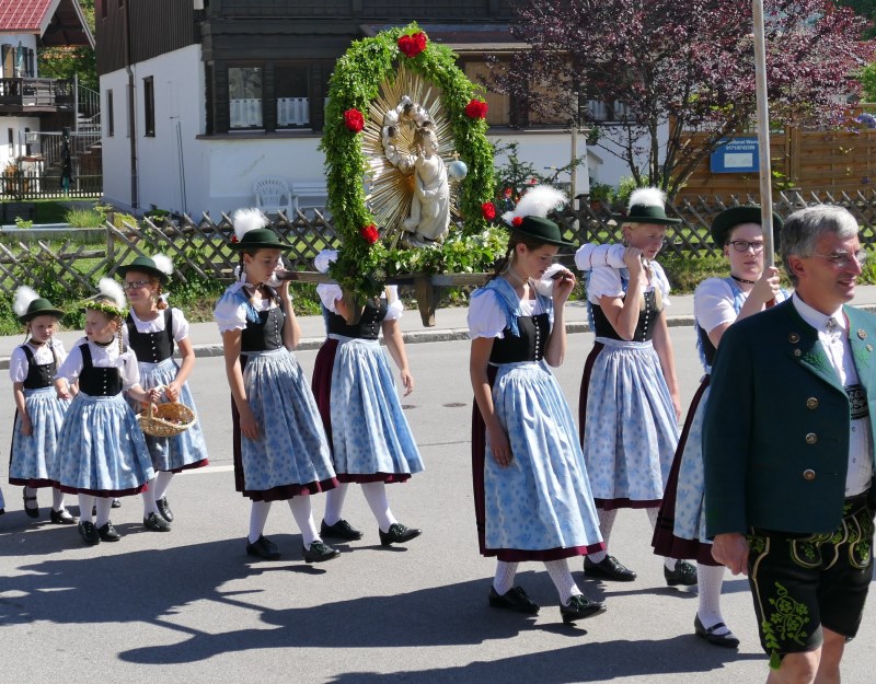 Jugenddirndl