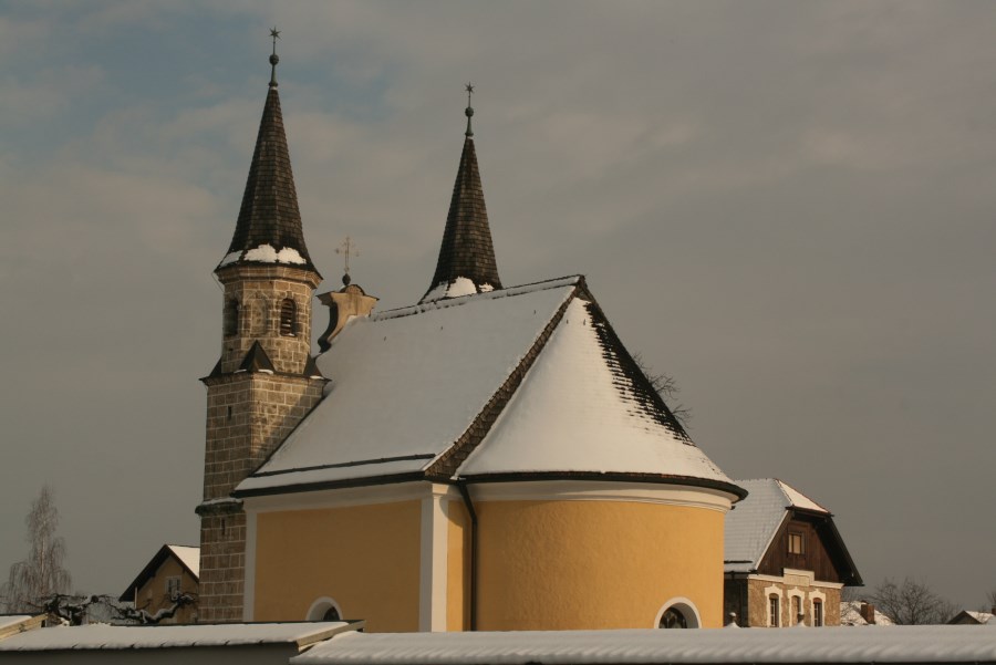 Friedhofskapelle-seitlich