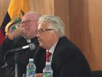 Kardinal Marx und Hans Tremmel bei Diskussion in der Päpstlichen Katholischen Universität Quito