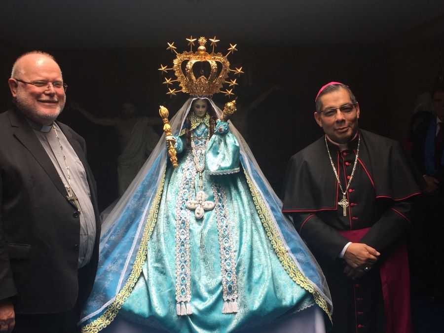 Kardinal Marx und Alfredo Espinoza, Bischof von Loja mit der Muttergottes von Cisne